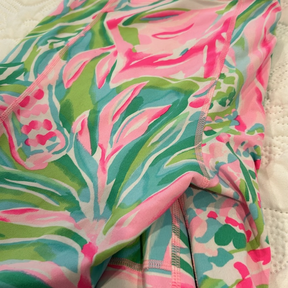 EUC Lilly Pulitzer cropped leggings in pink and green. Medium - Picture 4 of 4